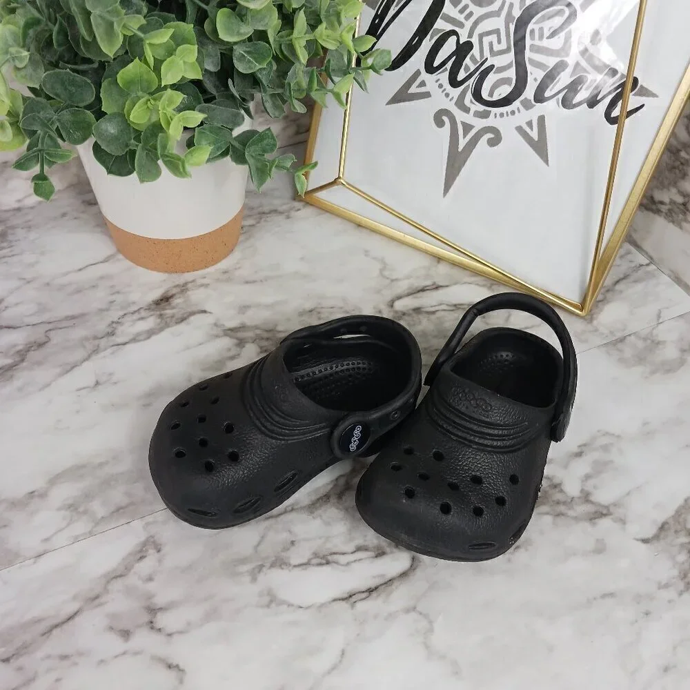 CROCS KID'S TODDLER CLASSIC CLOG BLACK WITH STRAP UNISEX SIZE C 4/5